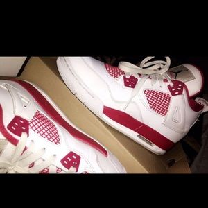 Jordan 4’s RETRO